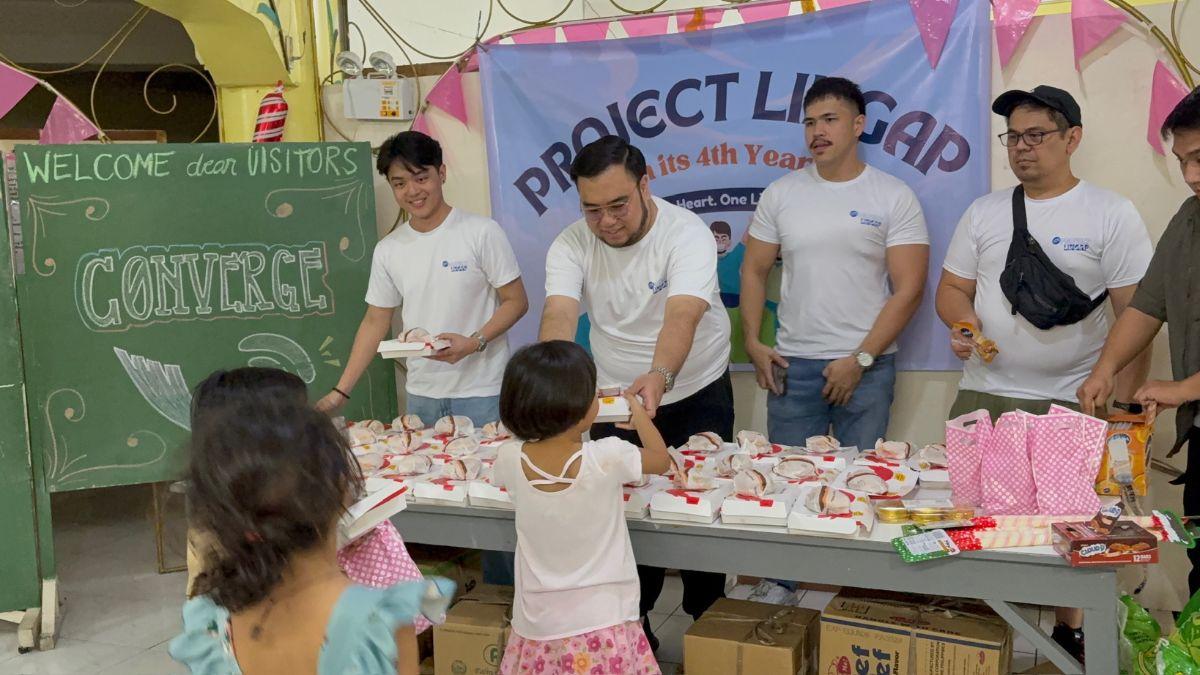 Converge shares Christmas cheer, donates desktop computers to Pampanga orphanage